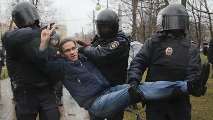 Nicht so friedlich wie in Moskau verliefen die Proteste in St. Petersburg.