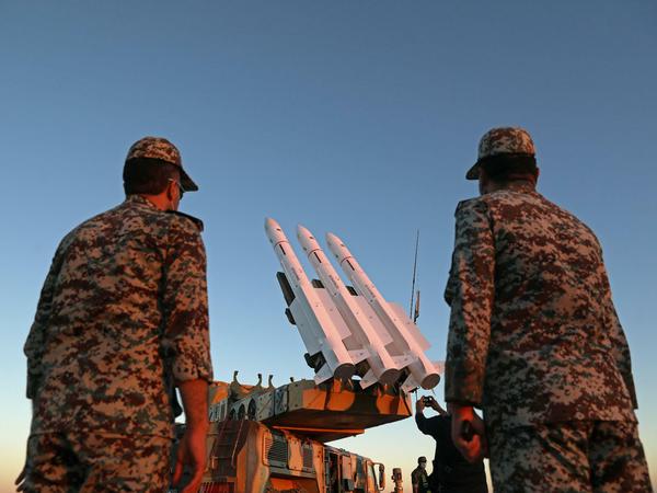 Der Konflikt mit Teheran – hier testet Irans Armee Raketen – gehört zu den großen Herausforderungen der US-Außenpolitik.