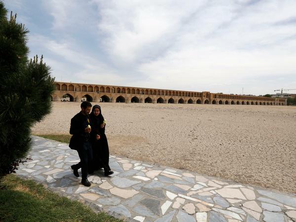Das war mal ein Fluss im Iran. Doch vom Zayandeh ist bei Isfahan ist nichts geblieben außer Geröll. 