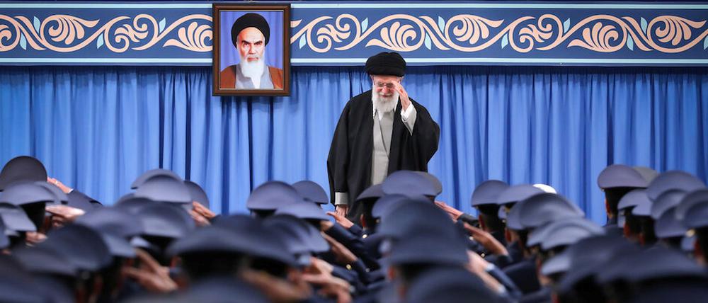 Seit der iranischen Revolution vor 40 Jahren setzt die Führung in Teheran (hier Revolutionsführer Ali Chamenei) auf Geiseldiplomatie.