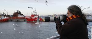 Yörük Isik fotografiert Schiffe, die ihm bedeutend vorkommen und teilt die Fotos auf Twitter mit der #OSINT-Community.