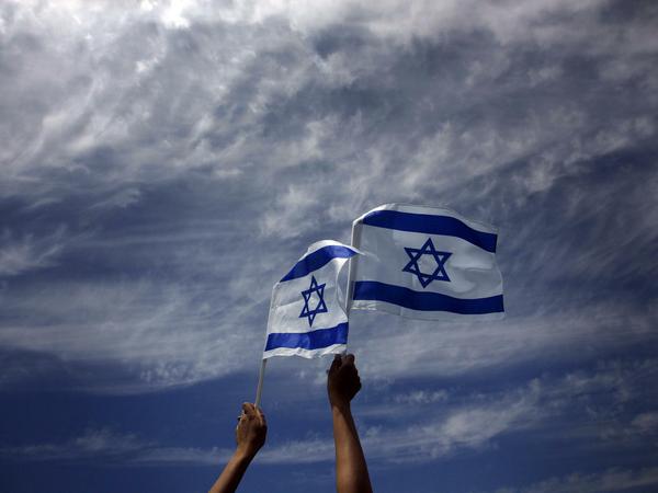 Darf man mit Mördern Geschäfte machen? Darüber wird in Israel kontrovers debattiert.