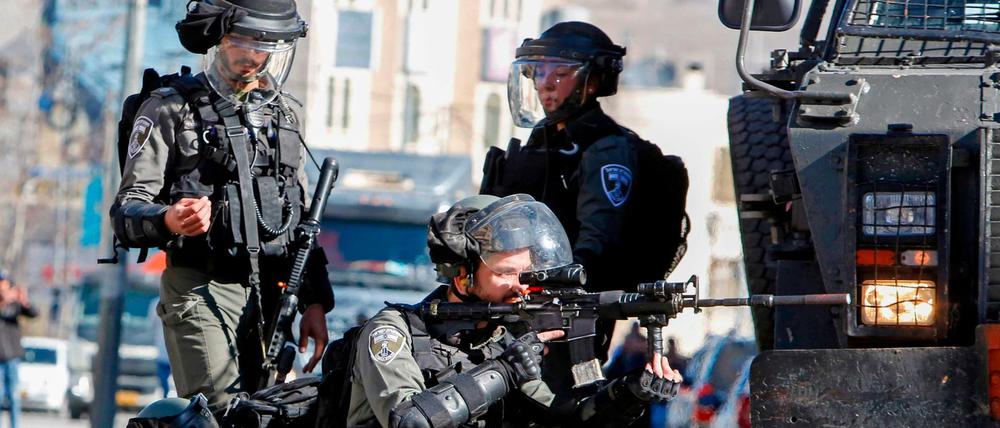 Auf der Suche nach dem Attentäter: Israelische Soldaten in Betlehem.