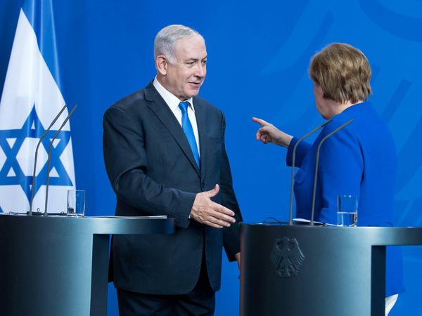 Welcher Weg ist der richtige, um eine iranische Atombombe zu verhindern. Israels Ministerpräsident Benjamin Netanjahu und Bundeskanzlerin Angela Merkel sind sich in dieser Frage nicht einig. 