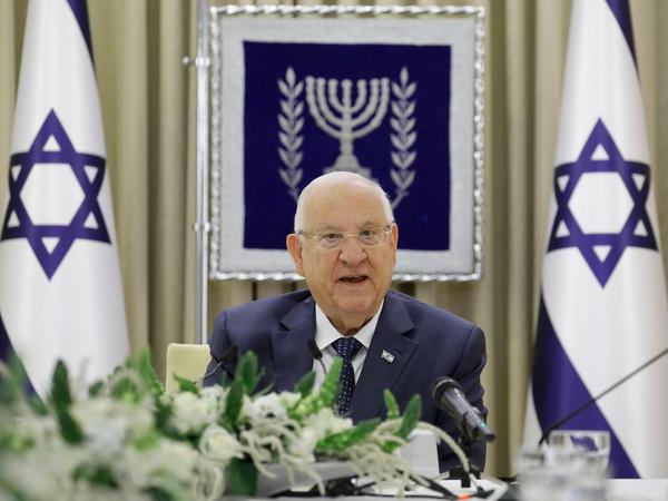 Reuven Rivlin, Präsident von Israel, spricht bei einem Treffen mit Vertretern einer Partei zu Beratungen über die Regierungsbildung knapp zwei Wochen nach der Parlamentswahl.