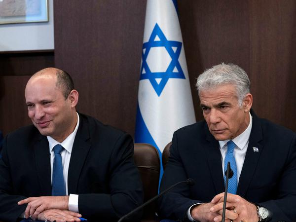 Israelische Ministerpräsidenten: Yair Lapid und Naftali Bennett in Jerusalem.