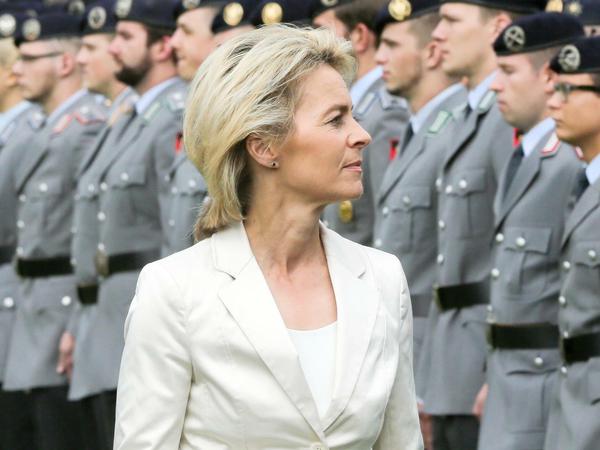 Ursula von der Leyen (CDU) im Sommer 2014 - damals war sie noch Bundesverteidigungsministerin.