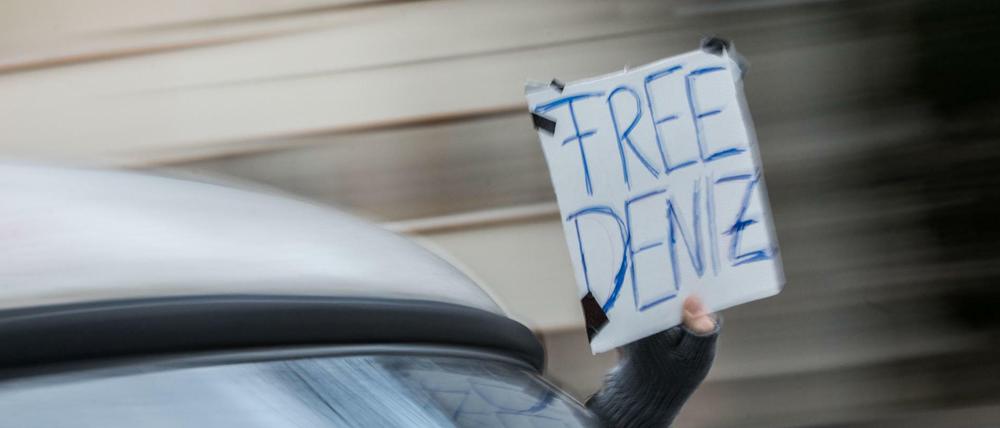 Autokorso aus Solidarität mit dem in der Türkei inhaftierten Journalisten Denis Yücel. 