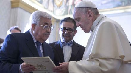 Audienz. Palästinenserpräsident Mahmud Abbas (l.) tritt Papst Franziskus im Vatikan.
