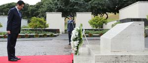 Shinzo Abe besuchte bereits am Dienstag mehrere Gedenkstätten.