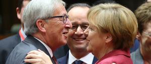 Weggefährten: Jean-Claude Juncker und Angela Merkel, im Hintergrund Frankreichs damaliger Präsident Francois Hollande (Archivbild von 2014).