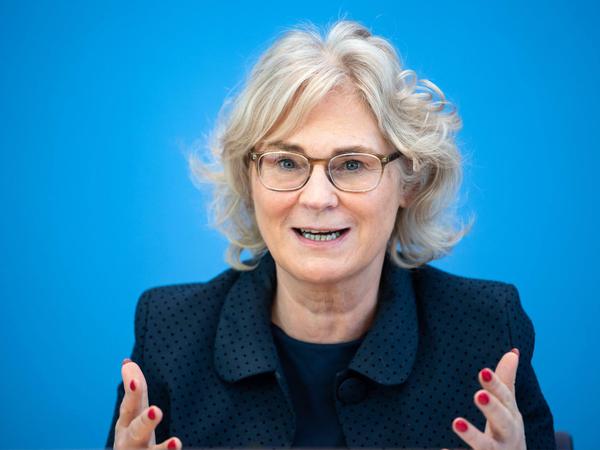 Enttäuscht, dass eine Einigung zur Verankerung von Kinderrechten im Grundgesetz nicht zustande gekommen ist: Bundesministerin Christine Lambrecht (SPD).