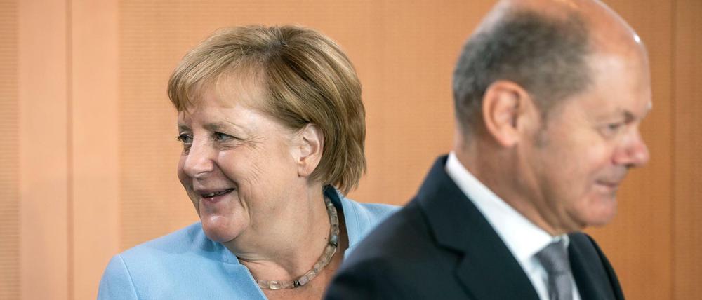 Angela Merkel mit Olaf Scholz 