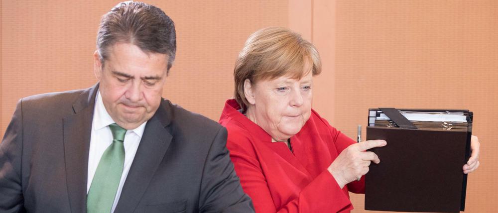 Die Differenzen wachsen: Außenminister Sigmar Gabriel (SPD) und Kanzlerin Angela Merkel (CDU). 