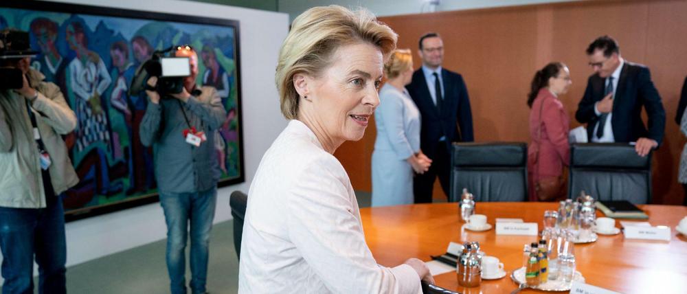 Ursula von der Leyen (CDU) nimmt an der Sitzung des Bundeskabinetts im Bundeskanzleramt teil. 