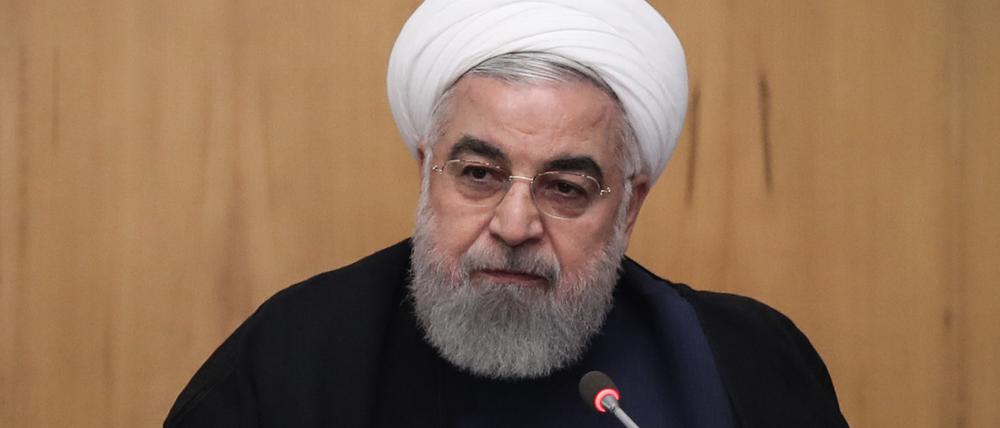 Hassan Ruhani, Präsident des Iran, bei einer Kabinettssitzung leitet.