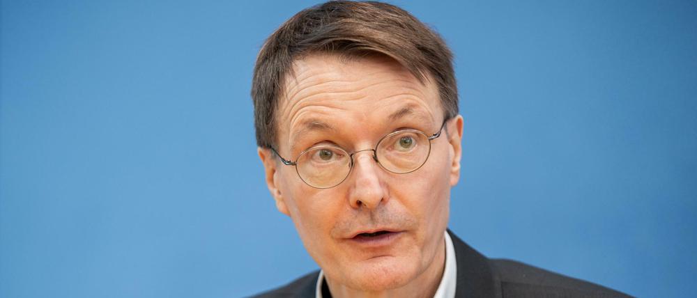 SPD-Gesundheitsexperte Karl Lauterbach spricht sich vehement für einen harten Lockdown aus.