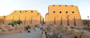 Auf dem Parkplatz vor dem weltberühmten Karnak-Tempel soll sich ein Attentäter in die Luft gesprengt haben. 