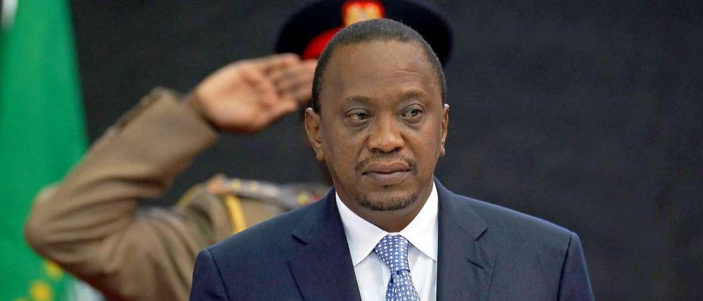 Der kenianische Präsident Uhuru Kenyatta muss den Internationalen Strafgerichtshof in Den Haag nicht mehr fürchten. Der Prozessauftakt gegen ihn ist auf unbestimmte Zeit verschoben. 