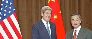 US-Außenminister John Kerry trifft seinen chinesischen Kollegen Wang Yi.