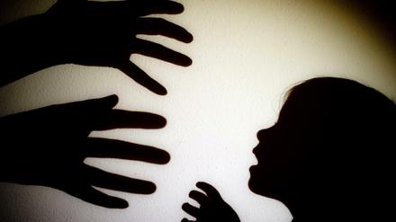 Laut Schätzungen sind in Deutschland rund eine Million Mädchen und Jungen von sexueller Gewalt betroffen