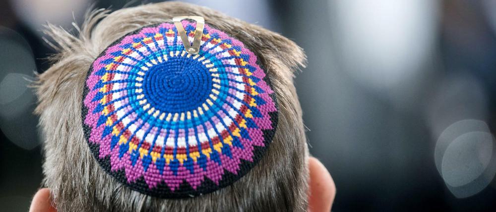 Eine Kippa, die gebräuchliche Kopfbedeckung männlicher Juden (Symbolbild) 