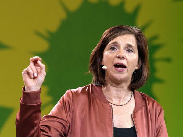 Die Grünen-Fraktionschefin Katrin Göring-Eckardt spricht auf einem Parteitag der Grünen. 
