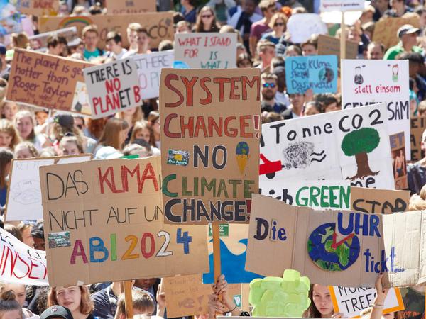 Mehr denn je könnten es sein, die am Freitag für eine wirksame Klimapolitik auf die Straße gehen. Hier ein Foto von einer Demonstration in Hamburg. 