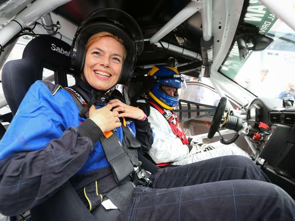 Julia Klöckner als Beifahrerin des deutschen Rappers Smudo im 911 GT3 Cup auf dem Nürburgring 