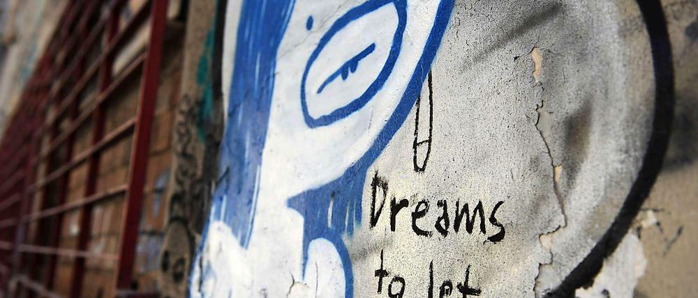 "Dreams to let - Träume zu vermieten", steht auf einer Wand in Athen. Der Traum, Europa könne alle Krisen durch Verhandeln lösen, ist jedenfalls ausgeträumt, meint unsere Kolumnistin Ursula Weidenfeld.