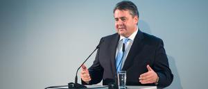 Bundeswirtschaftsminister Sigmar Gabriel (SPD) spricht am 30.11.2015 bei der Konferenz des Berliner Tagesspiegel "Agenda 2016" in Berlin zu den "Wirtschaftspolitischen Herausforderungen im Jahr 2016". 