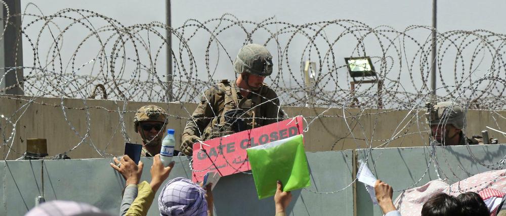 Das US-Militär soll einem Bericht zufolge mit den Taliban ein „geheimes Tor“ am Flughafen Kabul betrieben haben.