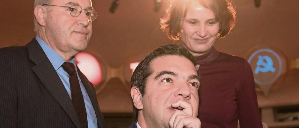 Gregor Gysi (l-r), Ex-Fraktionschef der Partei die Linke im Bundestag und der griechische Regierungschef Alexis Tsipras am Samstag.