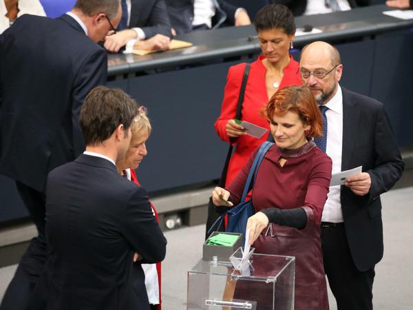 Voraussichtlich bald gemeinsam auf den Oppositionsbänken: Katja Kipping, Martin Schulz und Sahra Wagenknecht am Dienstag in der konstituierenden Sitzung des Bundestages.