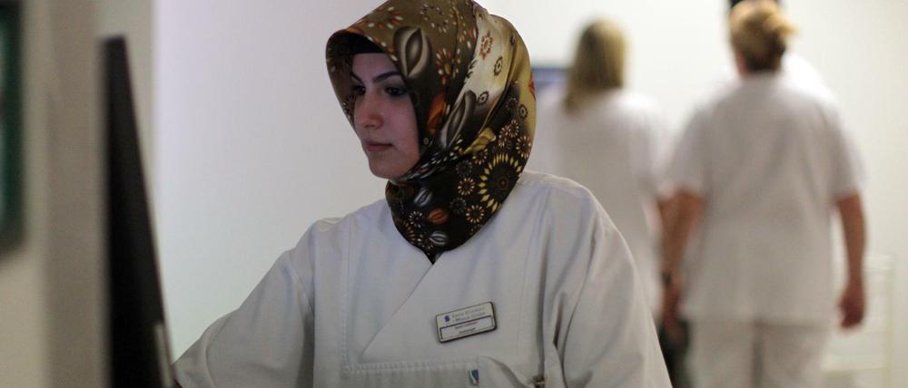 Am Arbeitsplatz erleben Musliminnen und Muslime am häufigsten Zurücksetzung.