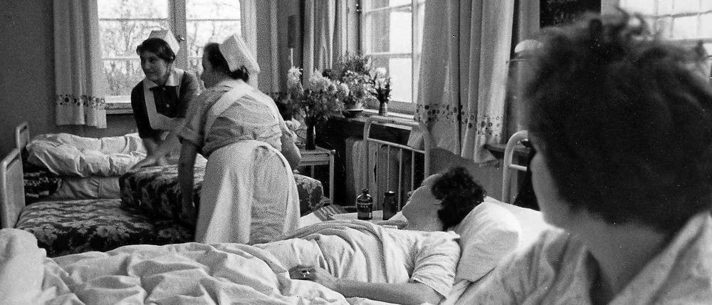 Frauenstation in einem DDR-Krankenhaus