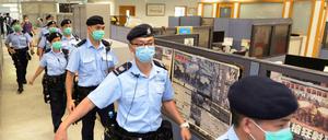 Unfreiheit: Unter Chinas Einfluss macht die Polizei in Hongkong eine Razzia in der Lokalzeitung Apple Daily. 