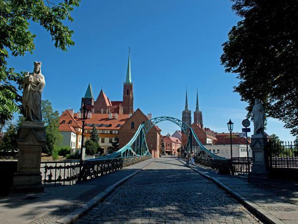 Breslau, Europas Kulturhauptstadt 2016. Blick über die Tumski Brücke zur Dominsel. 