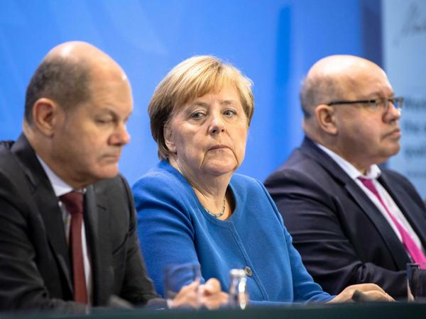 Bundeskanzlerin Angela Merkel mit Finanzminister Olaf Scholz und Wirtschaftsminister Peter Altmeier.
