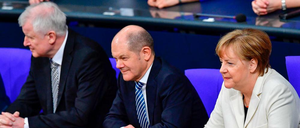 Erste Reihe Regierungsbank: Kanzlerin Angela Merkel neben Finanzminister Olaf Scholz und Innenminister Horst Seehofer