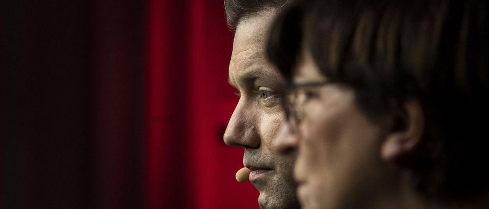 Die SPD-Chefs Lars Klingbeil und Saskia Esken sind besorgt wegen der hohen Energiepreise 