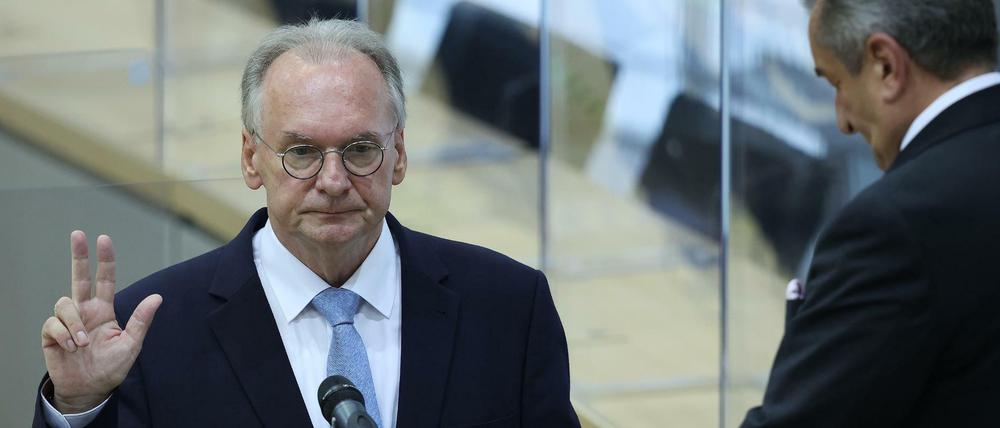 Ministerpräsident im zweiten Anlauf: Reiner Haseloff (CDU) schwört den Amtseid
