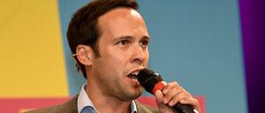 Der Spitzenkandidat der Liberalen für die bayerische Landtagswahl, Martin Hagen, spricht auf der Wahlparty der FDP.