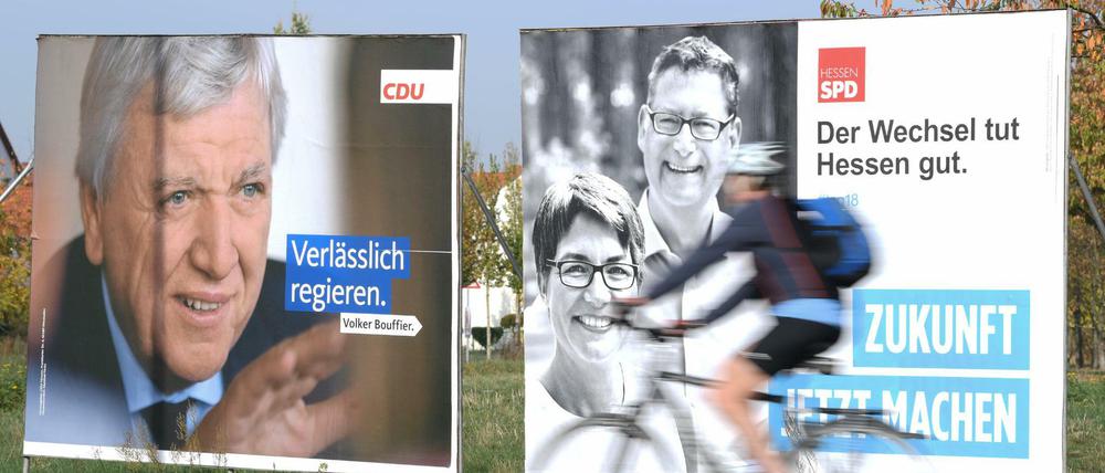 Hessische Wahlplakate der beiden Spitzenkandidaten Volker Bouffier (CDU, l) und Thorsten Schäfer-Gümbel, Landesvorsitzender der SPD. 