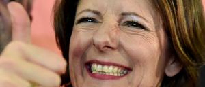 Daumen hoch: Die rheinland-pfälzische Ministerpräsidentin Malu Dreyer (SPD) lacht am Sonntag nach Bekanntwerden ihres Wahlsieges im Abgeordnetenhaus in Mainz.