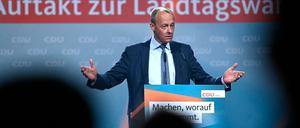 Friedrich Merz hält auf einer Wahlkampfveranstaltung in Nordrhein-Westfalen eine Rede.