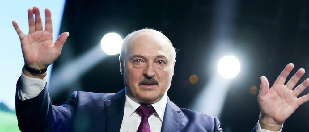 Die Rechtfertigung des belarussischen Präsidenten Alexander Lukaschenko für die Flugumleitung bröckelt.
