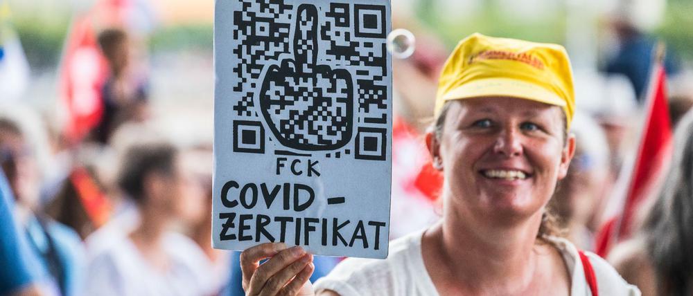 Protest in Luzern: Das Covid-Zertifikat steht in der Kritik.