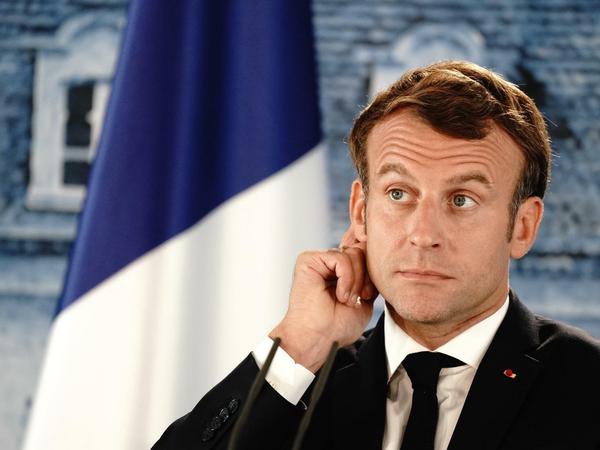 Steht wegen seiner neuen Regierung in der Kritik: Frankreichs Präsident Emmanuel Macron (Archivbild)
