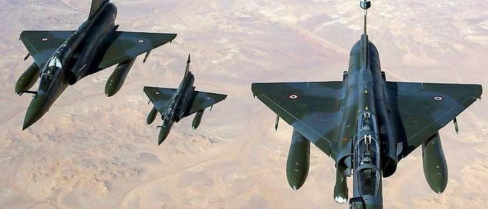 Französische Kampfflugzeuge vom Typ Mirage 2000 D über Mali.